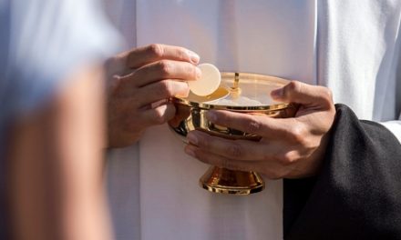 Disposición sobre la Comunión Eucarística