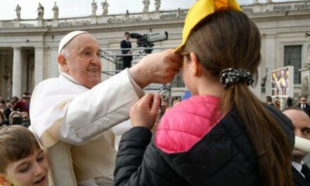Papa Francisco: con la fortaleza sostenida por la gracia, respondemos al mal