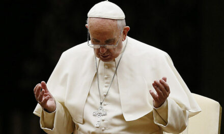 El Papa Francisco expresó su pesar por el fallecimiento de monseñor Rovai